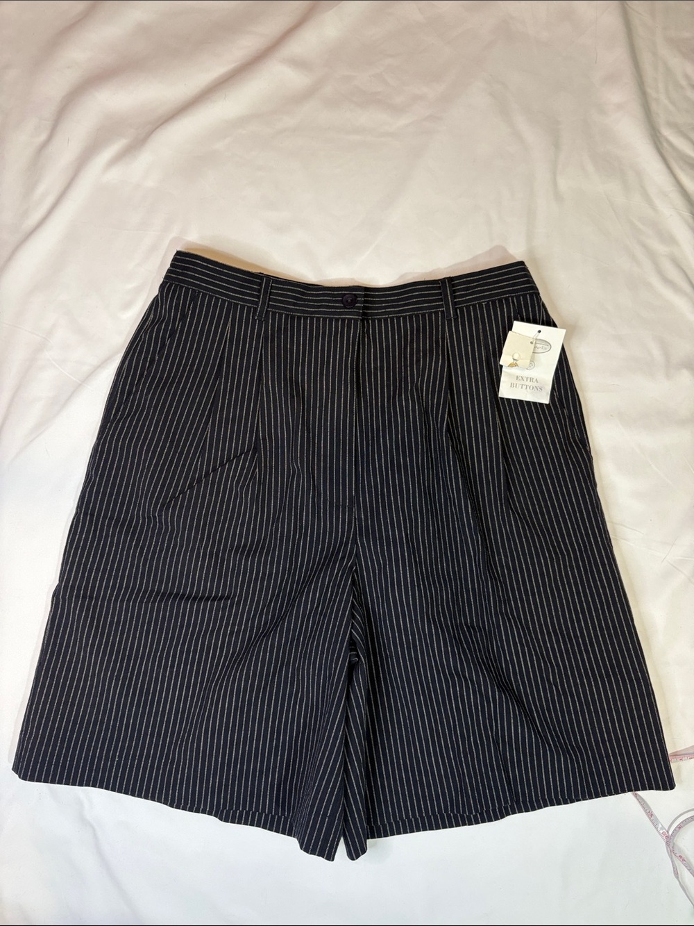 Talbots Y2K 90s 2000s Pleated Classic Black Pinstripe High Rise Bermuda Shorts